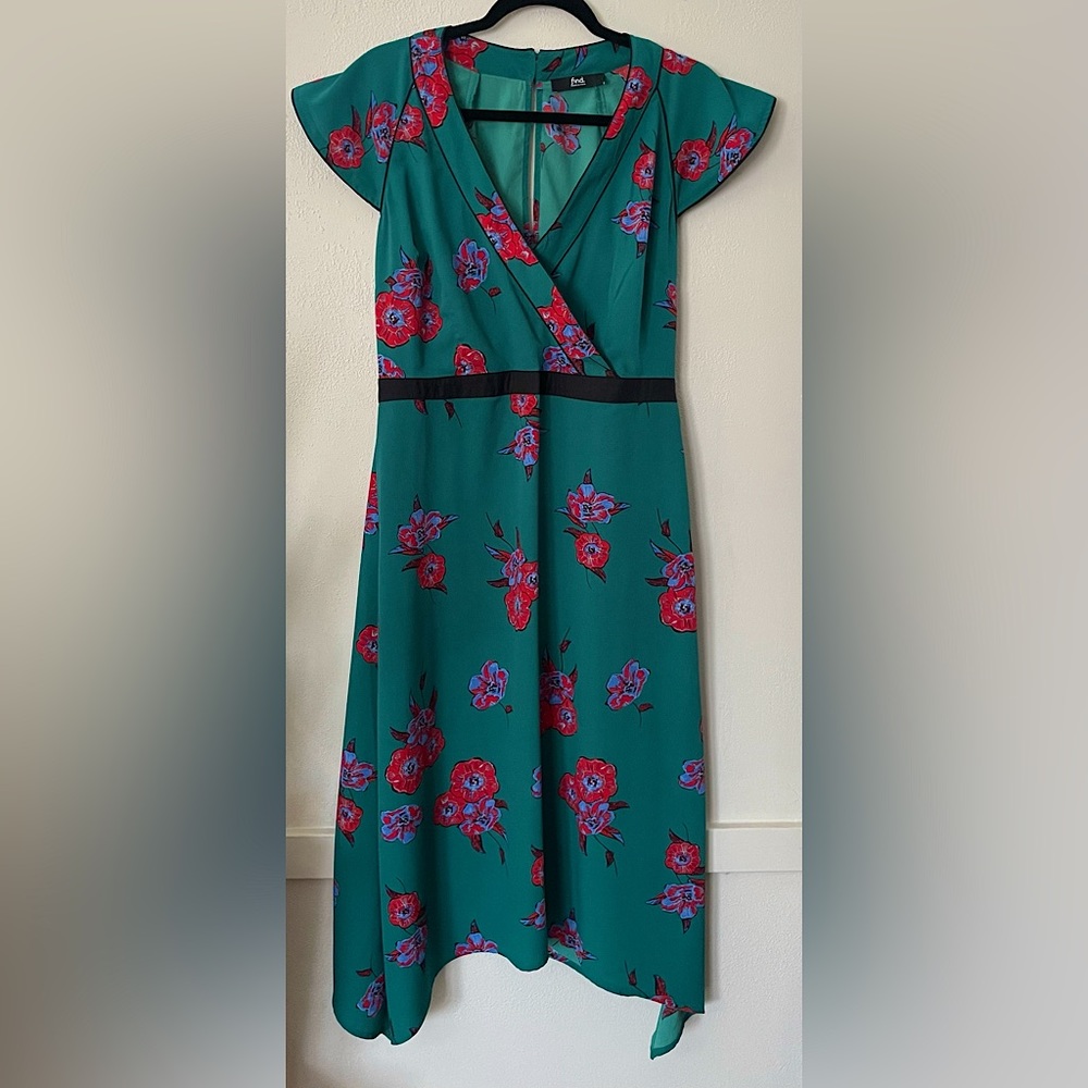 Short sleeve floral green dress - size 8